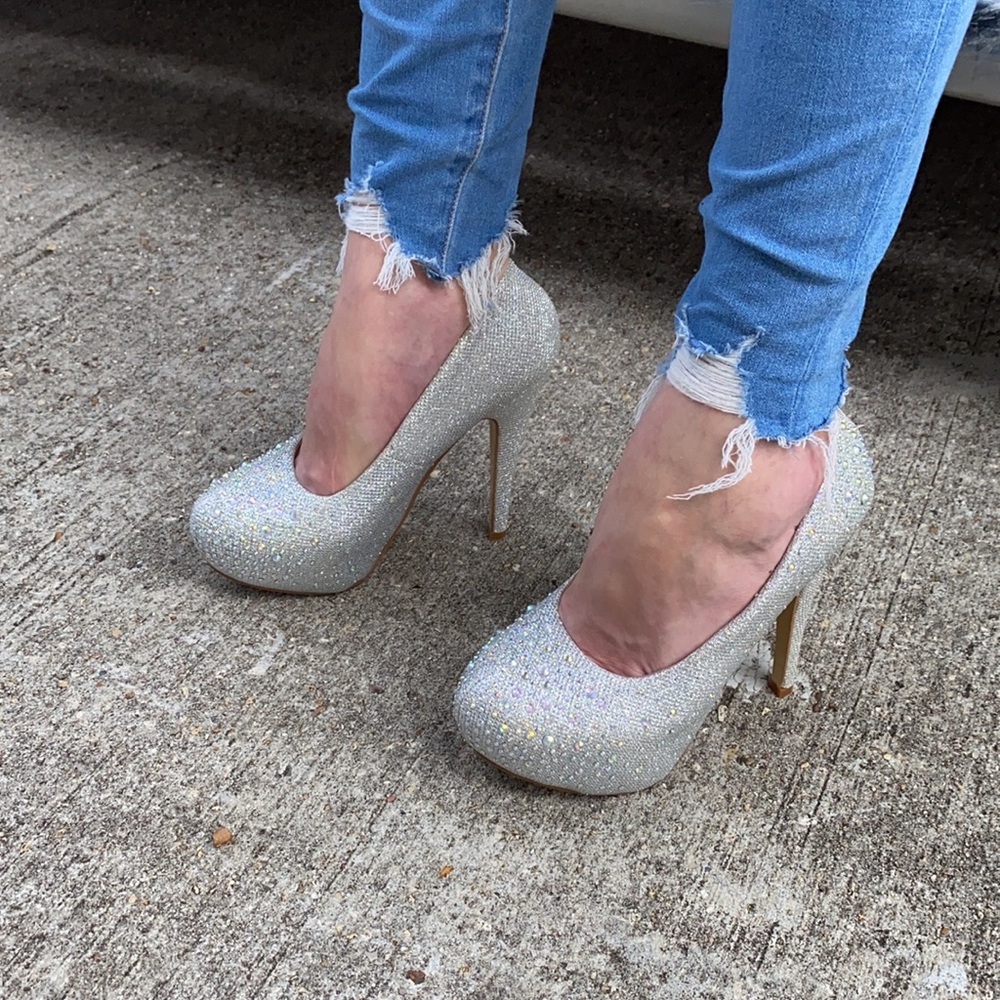 Delicacy Silver Studded Stilletos Womens Size 7